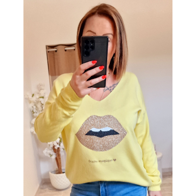 PULL BOUCHE JAUNE